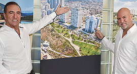 ירון תשבי ובני לחמיש זירת הנדלן, צילום: איציק ראובן ירון תשבי ובני לחמיש זירת הנדלן, צילום: איציק ראובן