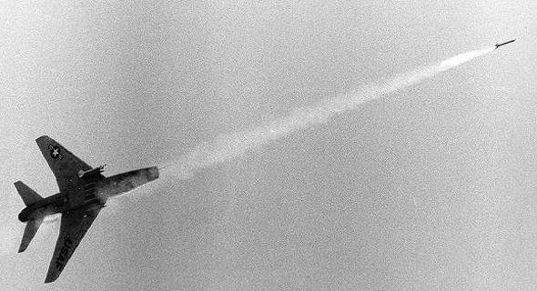 מטוס F100 משגר סיידוויינדר מטוס F100 משגר סיידוויינדר