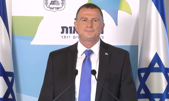 שר הבריאות יולי אדלשטיין. המשבר אינו טקס הדלקת המשואות שר הבריאות יולי אדלשטיין. המשבר אינו טקס הדלקת המשואות