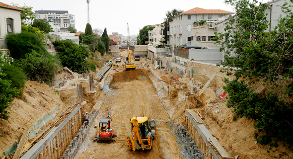 Tel Aviv light rail construction Photo: Amit Shaal