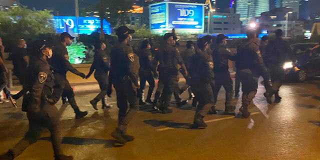 כתב כלכליסט נפצע בהפגנות בתל אביב: "נכנסו בי מאחור בעודי מצלם"