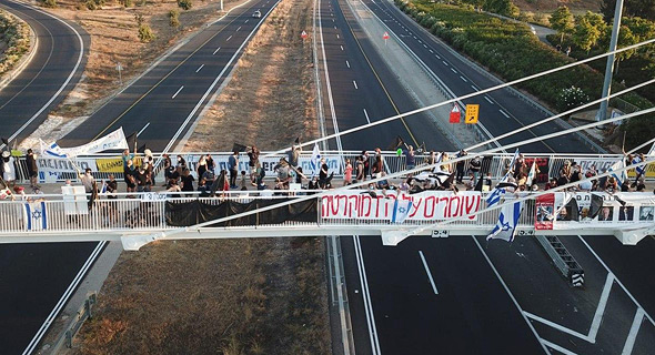 מפגינים במחלף דרור, הערב מפגינים במחלף דרור, הערב