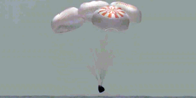 לאחר חודשיים: החללית של SpaceX חזרה בשלום לכדור הארץ