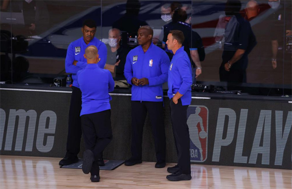שופטי ה-NBA במחאה שופטי ה-NBA במחאה