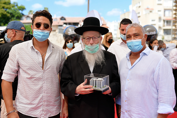 טקס הנחת אבן פינה לדירה להשכיר ב"מרכז סלע" בנהריה טקס הנחת אבן פינה לדירה להשכיר ב"מרכז סלע" בנהריה