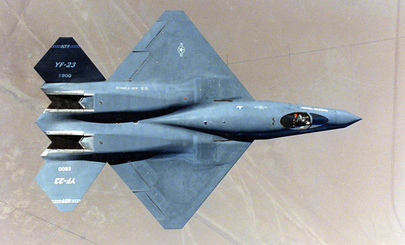 YF23 מלמעלה. שימו לב שהגוף ממשיך עוד הרבה אחרי האגזוז - עוד מרחב שמייצר עילוי, צילום: USAF