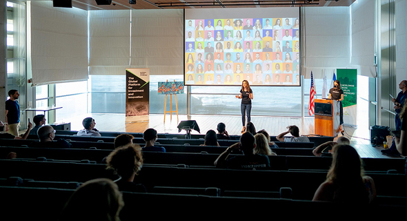 SenseIT speaking at Techstars. Photo: Hanna Taieb SenseIT speaking at Techstars. Photo: Hanna Taieb