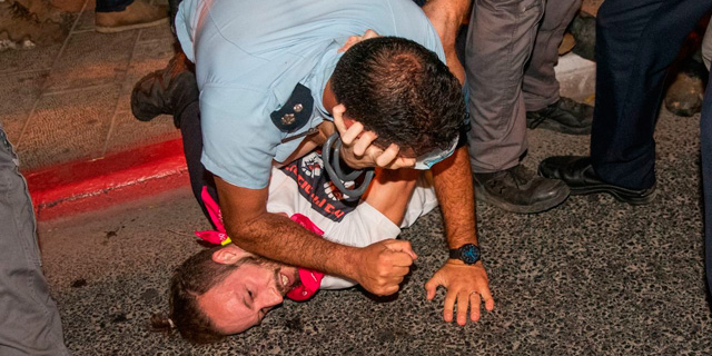 הפגיעה בחלשים מתחזקת: הרשויות פולשות לניידים בניגוד לחוק