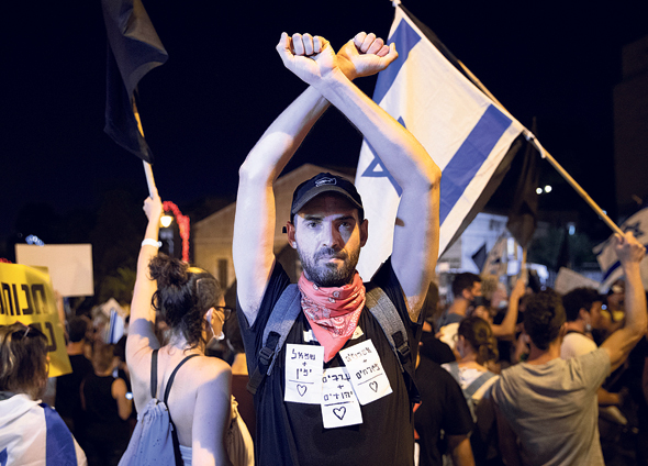 אורן פישר בהפגנות אורן פישר בהפגנות
