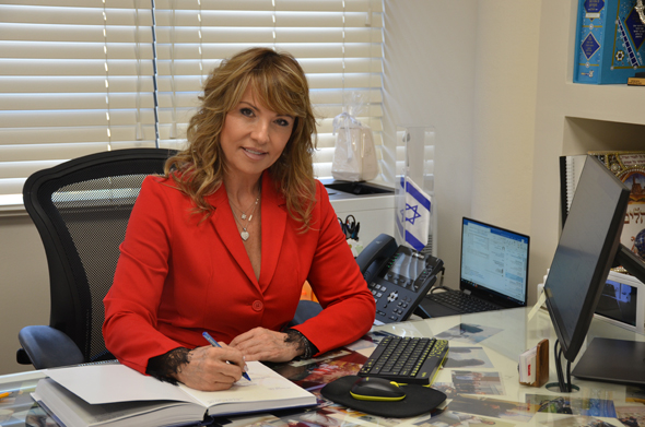 מנכ"לית השתתפויות בנכסים, רוחמה אברהם. על הרגולטור להתגייס להגנת הענף מנכ"לית השתתפויות בנכסים, רוחמה אברהם. על הרגולטור להתגייס להגנת הענף