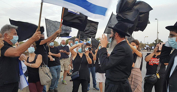 מחאת הדגלים השחורים בגשר קק"ל מחאת הדגלים השחורים בגשר קק"ל
