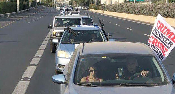 שיירה של כלי רכב בדרך להפגנה בבלפור, היום שיירה של כלי רכב בדרך להפגנה בבלפור, היום