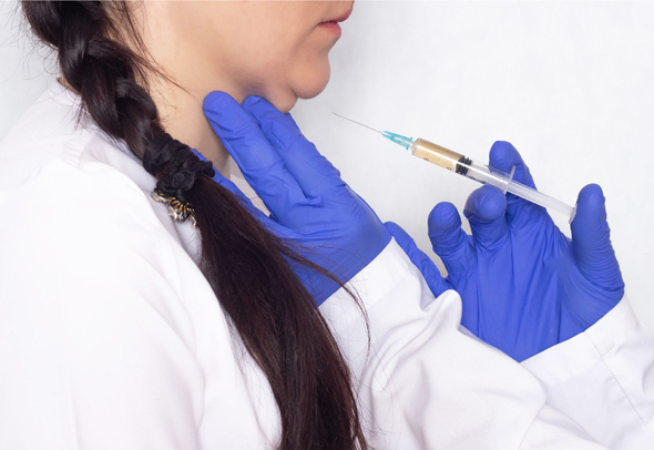 A doctor injects a compound into a patient's chin. Photo: Shutterstock