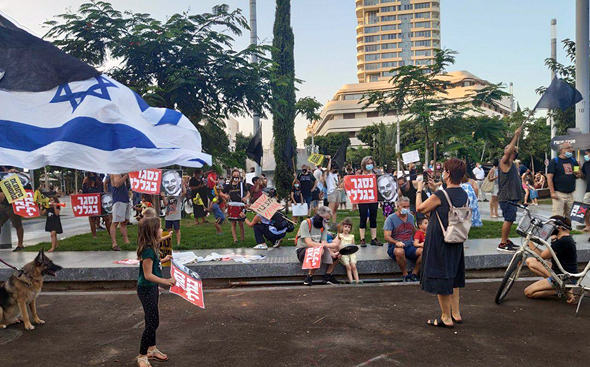 מפגינים בכיכר דיזינגוף, הערב מפגינים בכיכר דיזינגוף, הערב