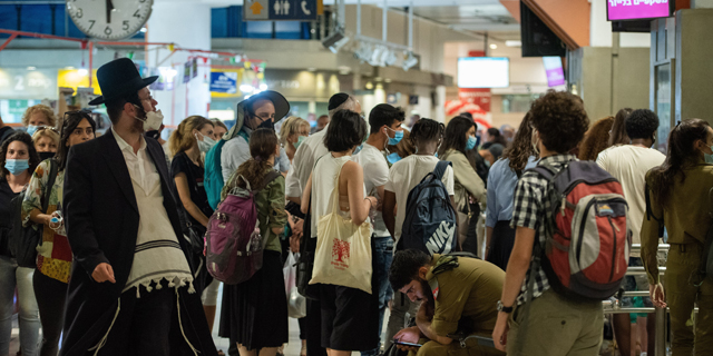 משרד התחבורה ביטל קווים, הנוסעים נתקעו בתחנות