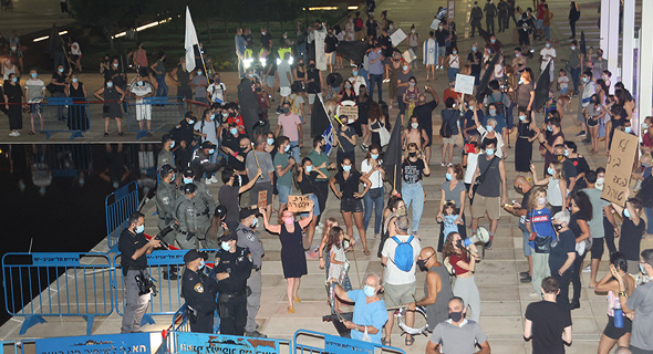 A demonstration in Dizengoff Square against Bibi A demonstration in Dizengoff Square against Bibi