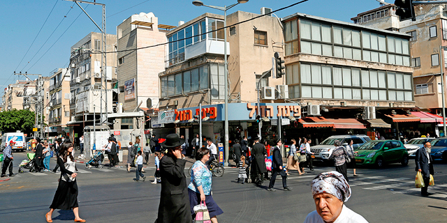 A busy street in the city of Bnei Brak. Photo: Amit Shaal