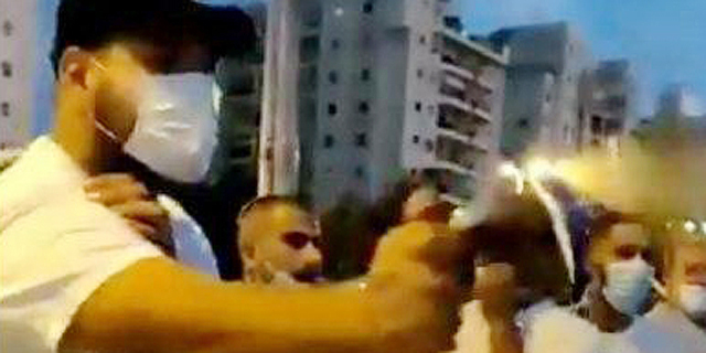 מפגינים נגד נתניהו הותקפו בגז מדמיע בחולון, ארבעה נעצרו