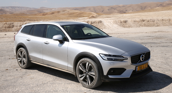וולוו V60 קרוס קאנטרי. כמעט כמו מכונית מנהלים, אבל שימושית יותר וולוו V60 קרוס קאנטרי. כמעט כמו מכונית מנהלים, אבל שימושית יותר