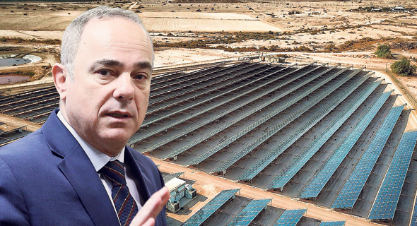 Energy Minister Yuval Steinitz on the backdrop of a solar energy field. Photo: Ohad Zwiegenberg and Rom Karmi