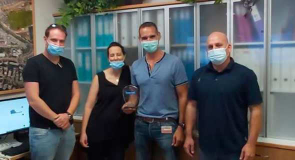 הענקת מגן לסיום הפרויקט בשערי צדק הענקת מגן לסיום הפרויקט בשערי צדק