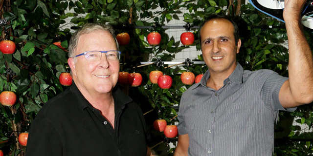 Tevel Aerobotics chairman Eyal Desheh (left) and CEO Yaniv Maor. Photo: Yariv Katz 
