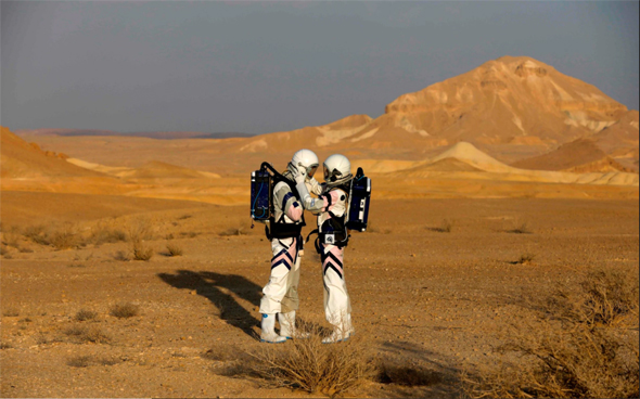 Astronauts simulate conditions on Mars in the Negev desert. Photo: Avishag Shaar Yishuv Astronauts simulate conditions on Mars in the Negev desert. Photo: Avishag Shaar Yishuv