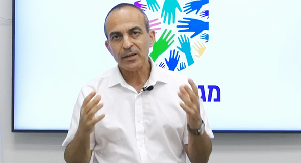 פרויקטור הקורונה פרופ' רוני גמזו. "זה לא חכם לא להיבדק" פרויקטור הקורונה פרופ' רוני גמזו. "זה לא חכם לא להיבדק"