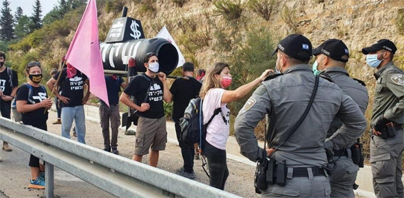 פעילים מעוכבים במחלף חמד