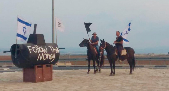 המחאה בכיכר מבואות הגלבוע המחאה בכיכר מבואות הגלבוע