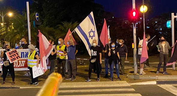 מפגינים בנס ציונה מפגינים בנס ציונה