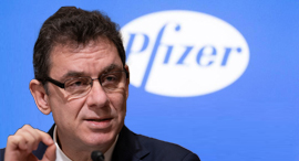 אלברט בורלא מנכ"ל פייזר, צילום: רויטרס