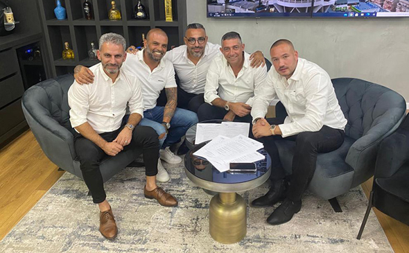 ראשי קבוצת G.R.Y 26 מימין: שי זוארץ, רן רחמני, מוטי אברג'יל, אייל גולן, ניסן יחזקאל ראשי קבוצת G.R.Y 26 מימין: שי זוארץ, רן רחמני, מוטי אברג'יל, אייל גולן, ניסן יחזקאל