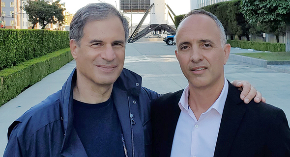 מימין: עמיר בלכמן הישראלי הבכיר ביותר באקסיום ספייס ואיתן סטיבה מימין: עמיר בלכמן הישראלי הבכיר ביותר באקסיום ספייס ואיתן סטיבה