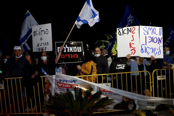 תומכי נתניהו מפגינים בקיסריה תומכי נתניהו מפגינים בקיסריה