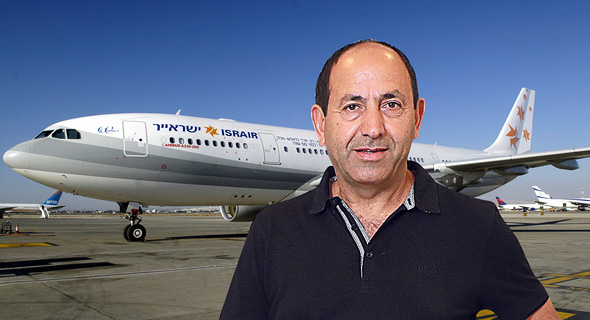 רמי לוי עלרקע מטוס ישראייר רמי לוי עלרקע מטוס ישראייר