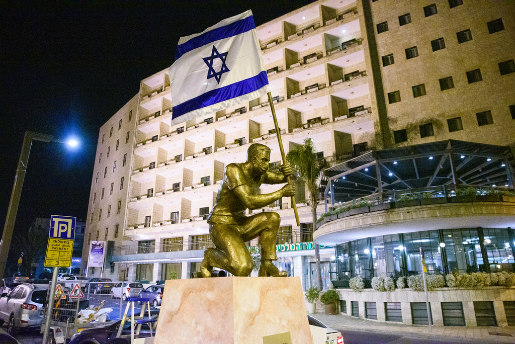הפסל של האמן איתי זלאיט שהוסר מכיכר פריז בירושלים הפסל של האמן איתי זלאיט שהוסר מכיכר פריז בירושלים