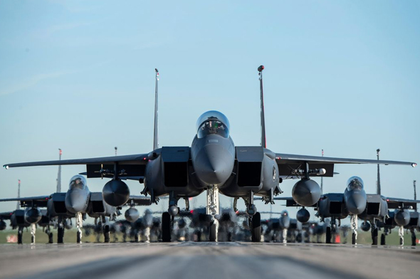 הומצא בידי מקדונל דאגלס, כיום שייך לבואינג. F15 הומצא בידי מקדונל דאגלס, כיום שייך לבואינג. F15