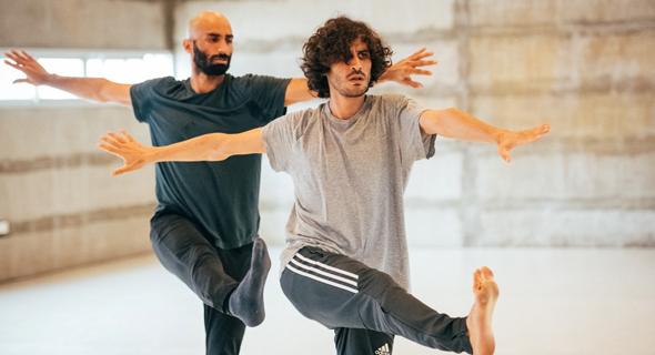 יצירה של תום וינברג. שורשים בגאגא יצירה של תום וינברג. שורשים בגאגא