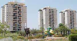 בנייני מגורים במרכז הארץ אדן זירת הנדלן, צילום: אוראל כהן בנייני מגורים במרכז הארץ אדן זירת הנדלן, צילום: אוראל כהן