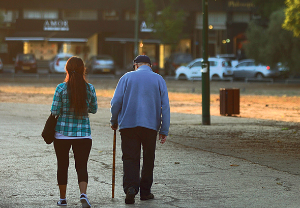 An elderly man in Tel Aviv. Photo: Amit Shaal An elderly man in Tel Aviv. Photo: Amit Shaal