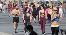 סגר שלישי טיילת תל אביב אנשים בלי מסכות, צילום: מוטי קמחי