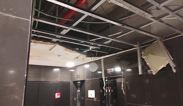 קריסת תקרה בקומת מרתף. “דרשנו מהדיירים לא להשתמש במעלית מחשש לאסון” קריסת תקרה בקומת מרתף. “דרשנו מהדיירים לא להשתמש במעלית מחשש לאסון”