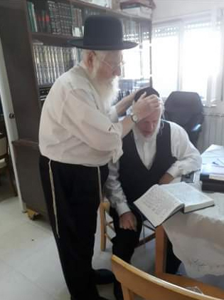 הרב מנחם מנדל משי זהב עם בנו יהודה משי זהב הרב מנחם מנדל משי זהב עם בנו יהודה משי זהב