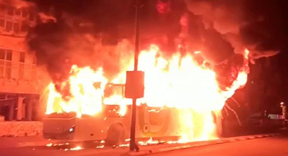 האוטובוס של חברת אפיקים שנשרף אתמול בבני ברק האוטובוס של חברת אפיקים שנשרף אתמול בבני ברק
