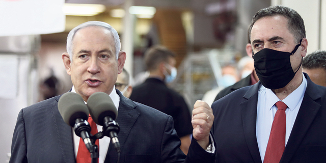 Israeli Prime Minister Benjamin Netanyhau and Finance Minister Israel Katz present their economic recovery plan. Photo: Amit Sha