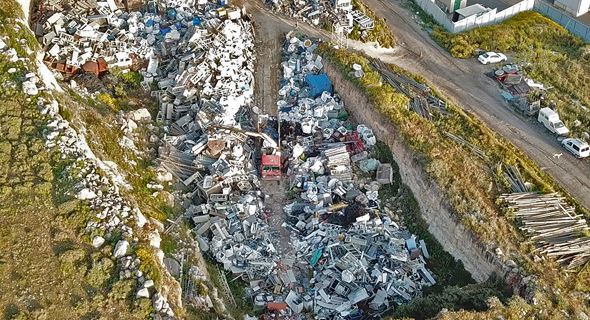 מחצבה נטושה ליד שפרעם שהפכה לאתר פסולת. השיקום יתעכב מחצבה נטושה ליד שפרעם שהפכה לאתר פסולת. השיקום יתעכב