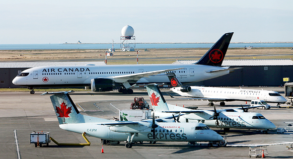 מטוסים של אייר קנדה בנמל התעופה וונקובר