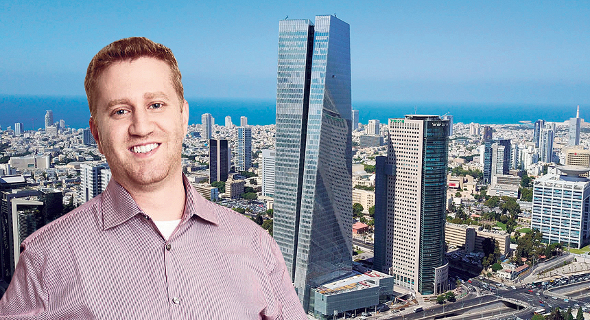 מנהל הפיתוח של דרופבוקס בישראל, יונתן סרוסי, על רקע עזריאלי שרונה מנהל הפיתוח של דרופבוקס בישראל, יונתן סרוסי, על רקע עזריאלי שרונה