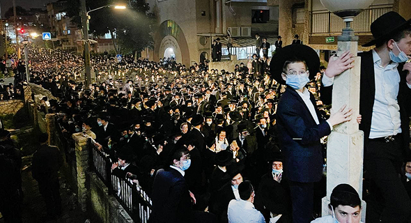 לוויית הרב חיים מאיר וואזנר בבני ברק לוויית הרב חיים מאיר וואזנר בבני ברק